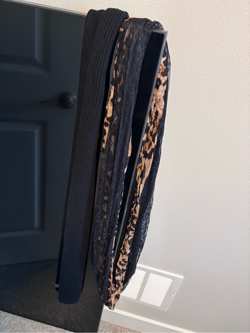 Bundle of 6 scarves nude, black, grey colors - Picture 3 of 3